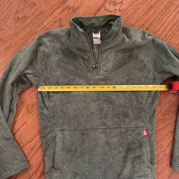 The North Face green fleece size Large - very soft pocket on the front - Picture 6 of 10